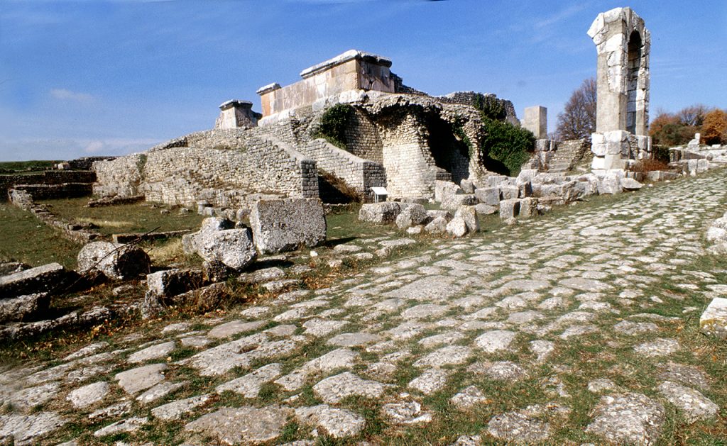 immagine per Foto 5: Parco Archeologico di Carsulae Credits: https://www.musei.umbria.beniculturali.it/musei/area-archeologica-di-carsulae/