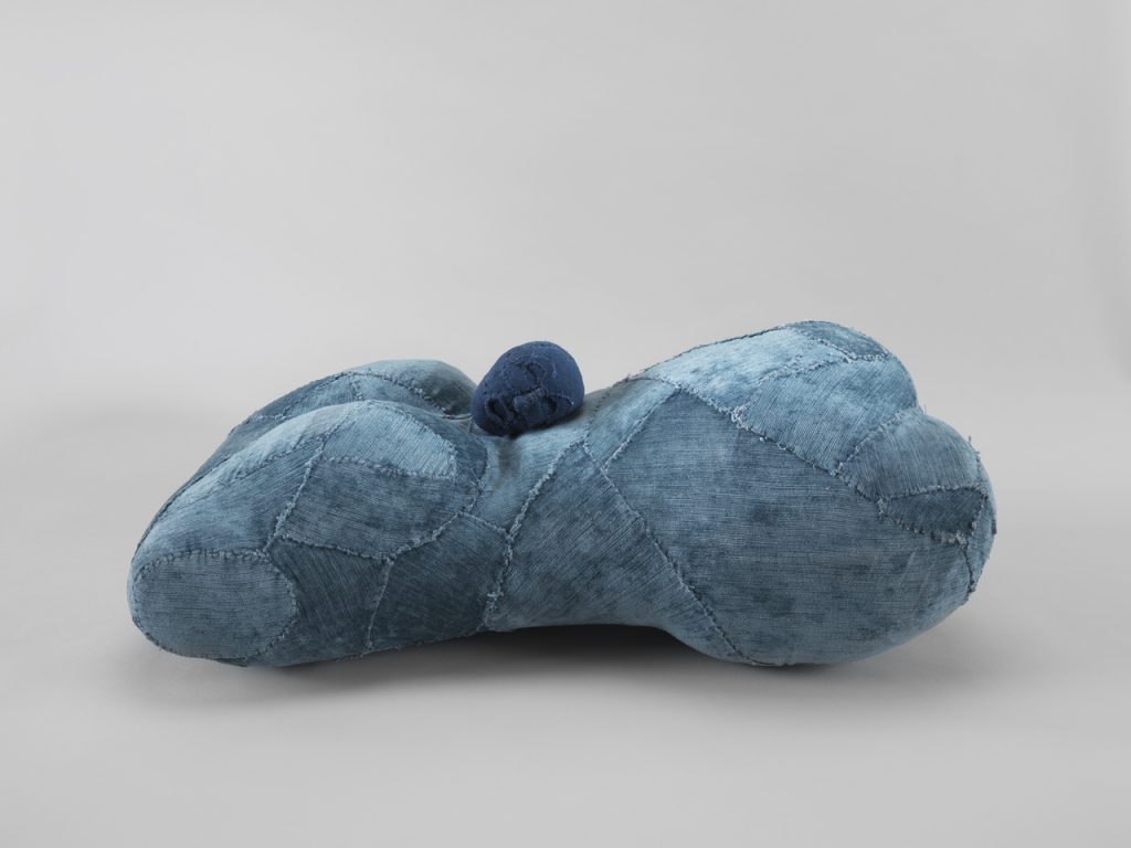 immagine per Louise Bourgeois
MOTHER AND CHILD, 2007
Fabric and thread
27.3 x 66 x 36.8 cm
Photo: Christopher Burke, © The Easton Foundation/Licensed by S.I.A.E., Italy and VAGA at Artists Rights Society (ARS), NY