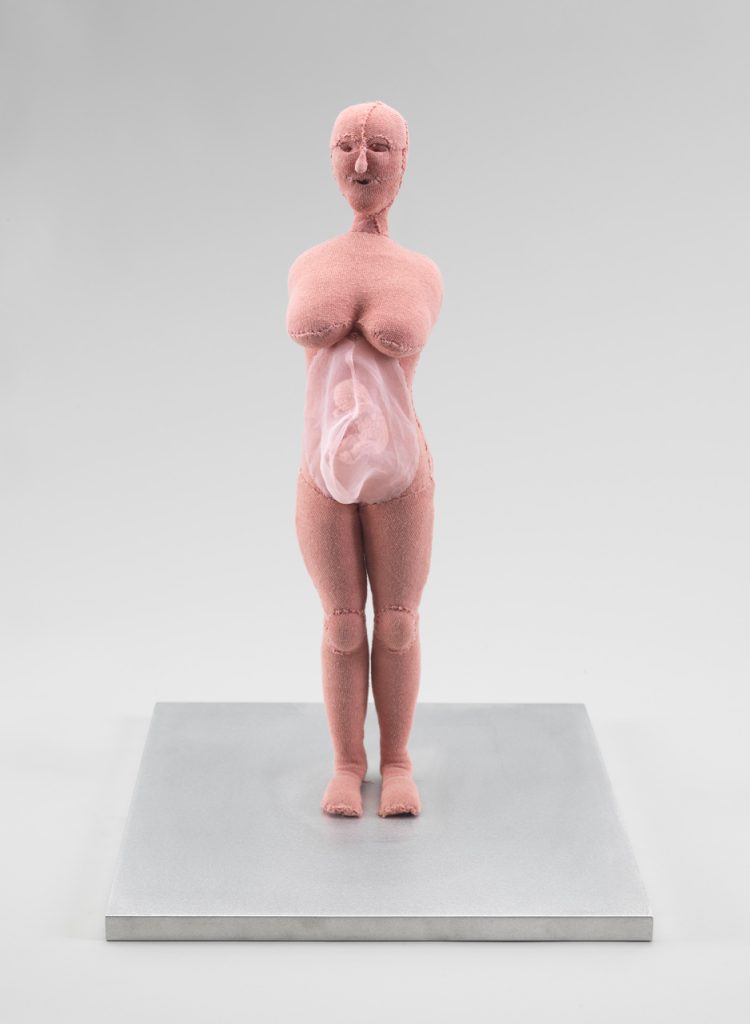immagine per Louise Bourgeois Umbilical Cord, 2003 Fabric and stainless steel 44.7 x 30.4 x 30.4 cm Photo: Christopher Burke, © The Easton Foundation/Licensed by S.I.A.E., Italy and VAGA at Artists Rights Society (ARS), NY