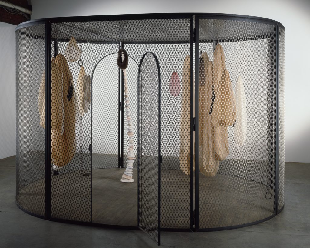 immagine per Louise Bourgeois
PEAUX DE LAPINS, CHIFFONS FERRAILLES À VENDRE, 2006
Steel, stainless steel, marble, wood, fabric and plexiglas
251.5 x 304.8 x 403.9 cm
Photo: Christopher Burke, © The Easton Foundation/Licensed by S.I.A.E., Italy and VAGA at Artists Rights Society (ARS), NY
