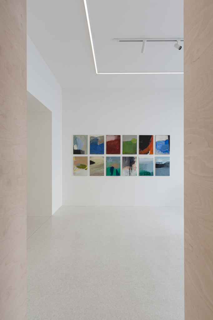 immagine per Richard Hearns, The Living Mountain. Installation shot, Cadogan Gallery, 2024. Photo credit: Pietra Studio. Courtesy: Cadogan Gallery.