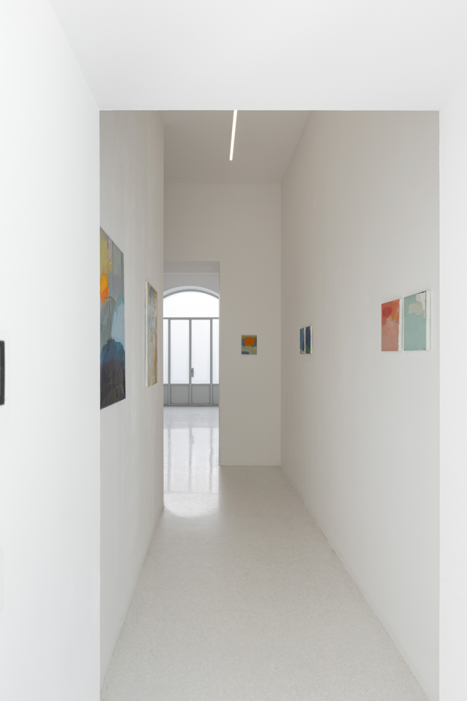 immagine per Richard Hearns, The Living Mountain. Installation shot, Cadogan Gallery, 2024. Photo credit: Pietra Studio. Courtesy: Cadogan Gallery.