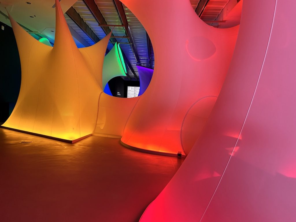 immagine per Ambienti 1956 -2010. Environments by Women Artists II al MAXXI Roma. Foto by Francesco Cascino
