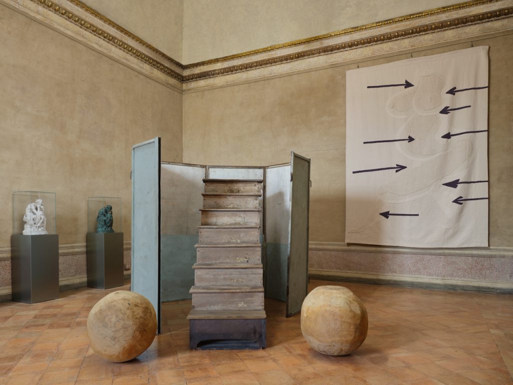 immagine per immagine per Louise Bourgeois. L'inconscio della memoria, Installation View, Galleria Borghese. Credit line: All images are © The Easton Foundation/Licensed by SIAE 2024 and VAGA at Artists Rights Society (ARS), NY. Ph.by A.Osio