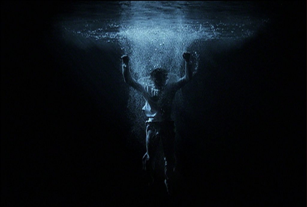 immagine per Bill Viola Ascension 2000 installazione video sonora