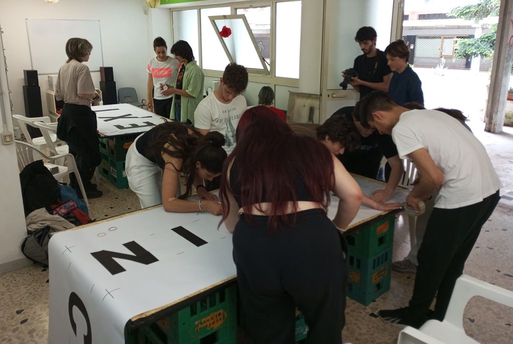 immagine per la sede dell'Associazione e alunni e cittadini al lavoro -ph. Stefano Carsetti Esposito