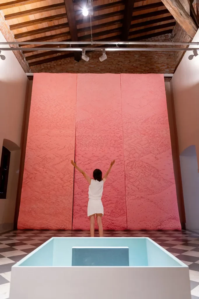 immagine per Gabriele Landi, Alle montagne, installazione site-specific per il mudaC, Carrara, 2024. Ph. Giuseppe D'Aleo