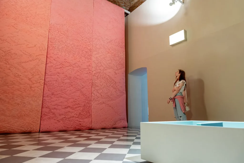 immagine per Gabriele Landi, Alle montagne, installazione site-specific per il mudaC, Carrara, 2024. Ph. Giuseppe D'Aleo