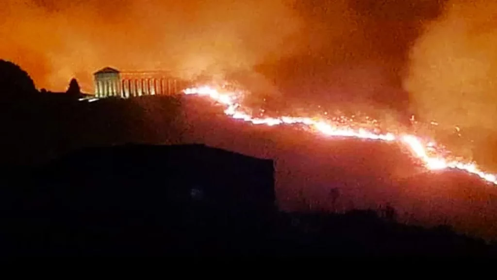 immagine per Incendio a Segesta 2023