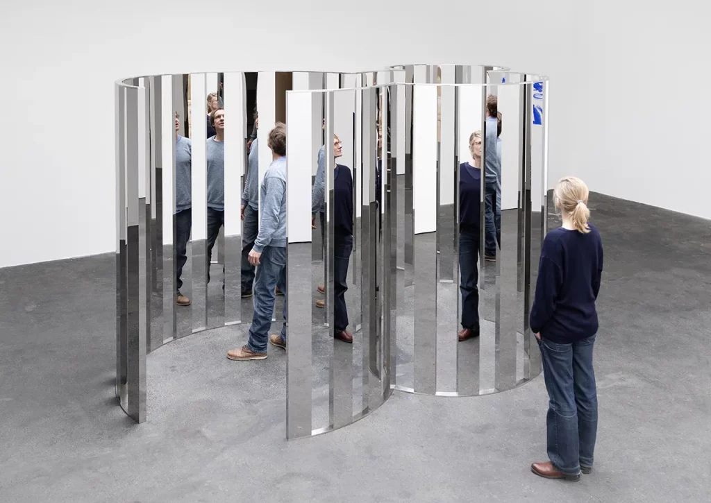 immagine per Jeppe Hein, SPEECH BUBBLE MIRROR LABYRINTH I, 2023, Courtesy of the artist and KÖNIG GALERIE