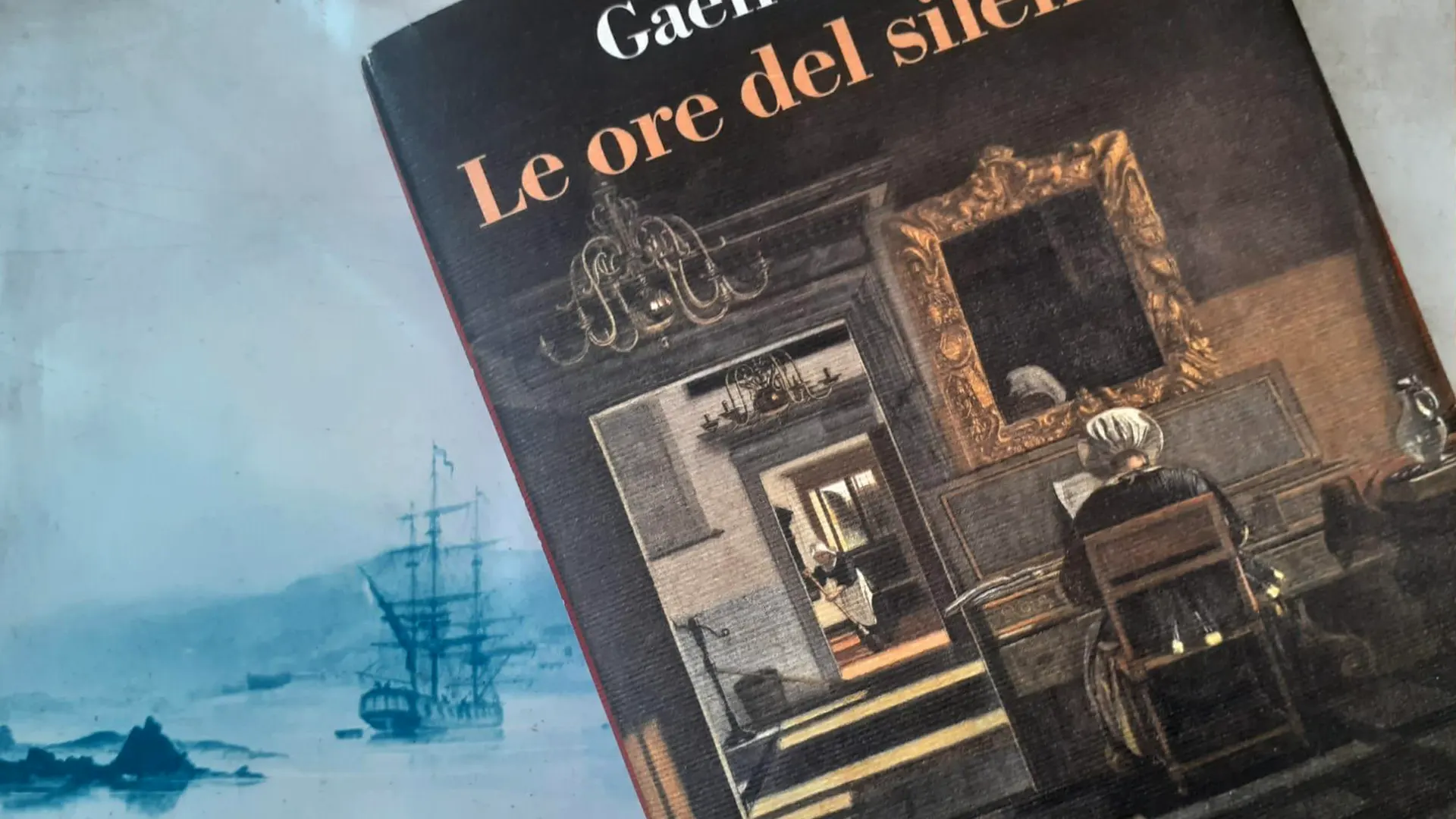 immagine per Le ore del silenzio. Gaëlle Josse racconta Magdalena, la donna alla spinetta che amministrò la Compagnia Olandese delle Indie
