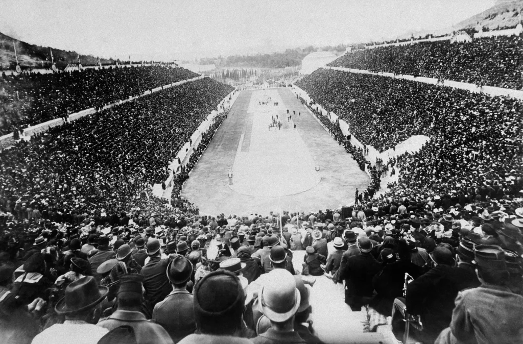 immagine per Anonymous. Athens Olympic Games, Athens 1896, Men's Marathon - General view of the Panathenaic Stadium. Courtesy of the International Olympic Committee (IOC) / United Archives.