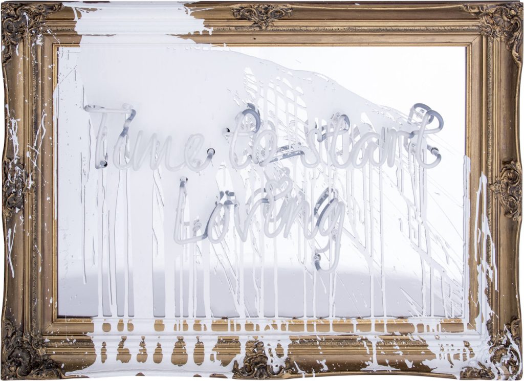 immagine per Mr.Brainwash-Time_To_Start_Loving-neon_light_bulp_and_acrylic_on_framed_mirror-81x111cm-NEO124, Credits Deodato Arte Gallery