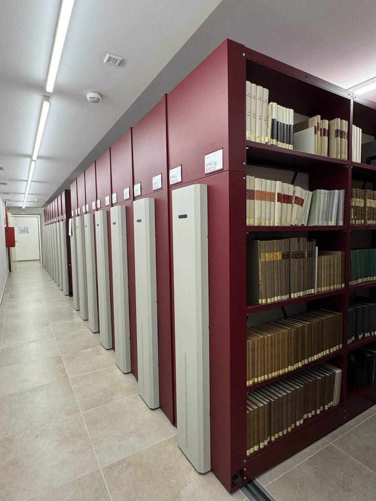 immagine per I compattatori utilizzati per conservare gli oltre 50.000 volumi di riviste del KHI © Kunsthistorisches Institut in Florenz – Max-Planck-Institut