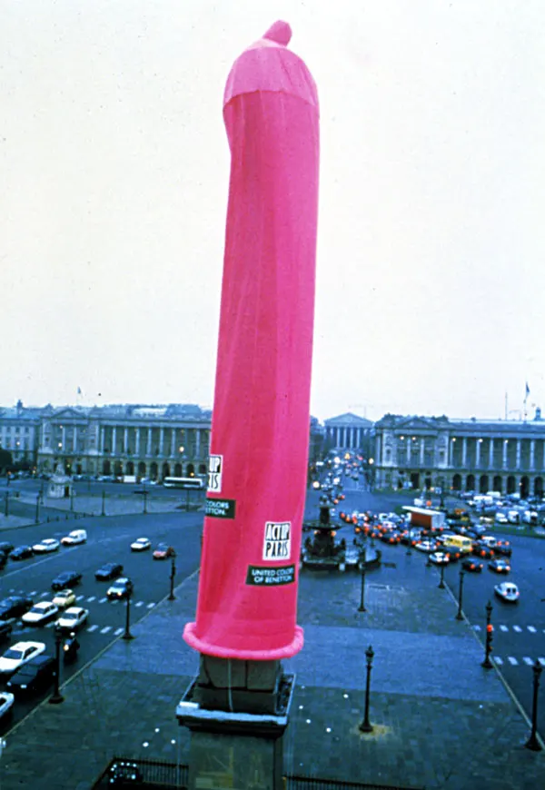 immagine per Act Up-Paris - Oliviero Toscani, World AIDS Day Pl. de la Concorde, Paris,1993