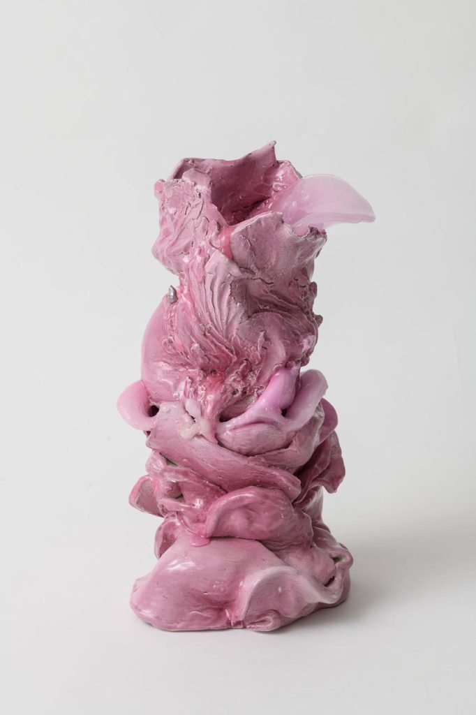 immagine per Guglielmo Maggini, Self-Portrait as a Pink Flamingo, 2023
ceramica, resina poliuretanica, resina epossidica, perle di fiume; cm 26 x 26 x 42