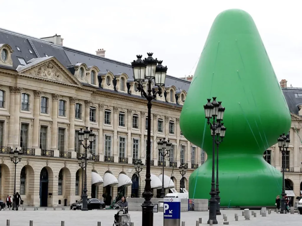 immagine per Paul McCarthy, Tree, 2014, Paris