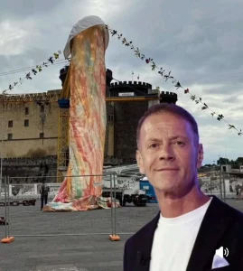 immagine per meme con rocco Siffredi per opera Gaetano Pesce, Tu si ‘na cosa grande in allestimento, Napoli