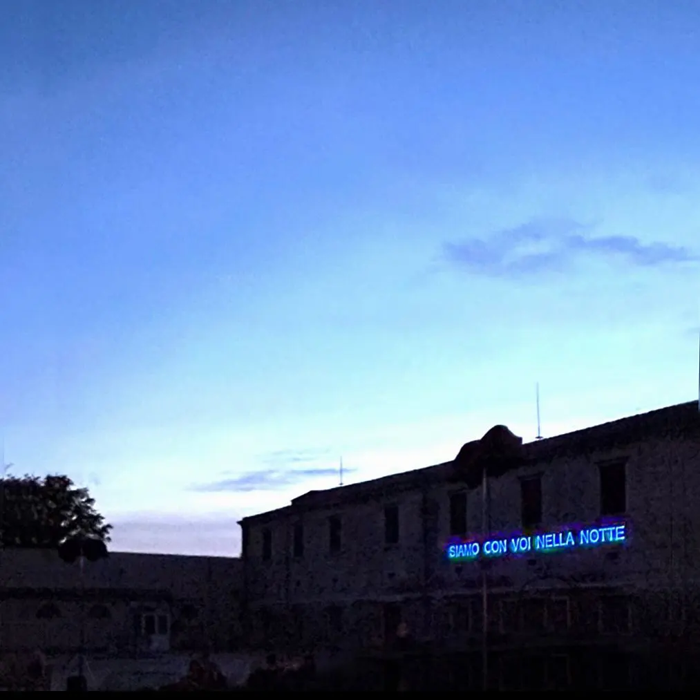 immagine per Claire Fontaine, Siamo con voi nella notte - Padiglione Vaticano alla Giudecca - 60 Biennale d’Arte di Venezia