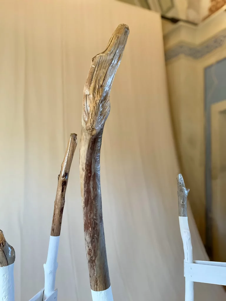 immagine per Teller & K: Comunità 2024, Oratorio di San Rocco a Crespina (Pisa) - Installazione dettaglio legni