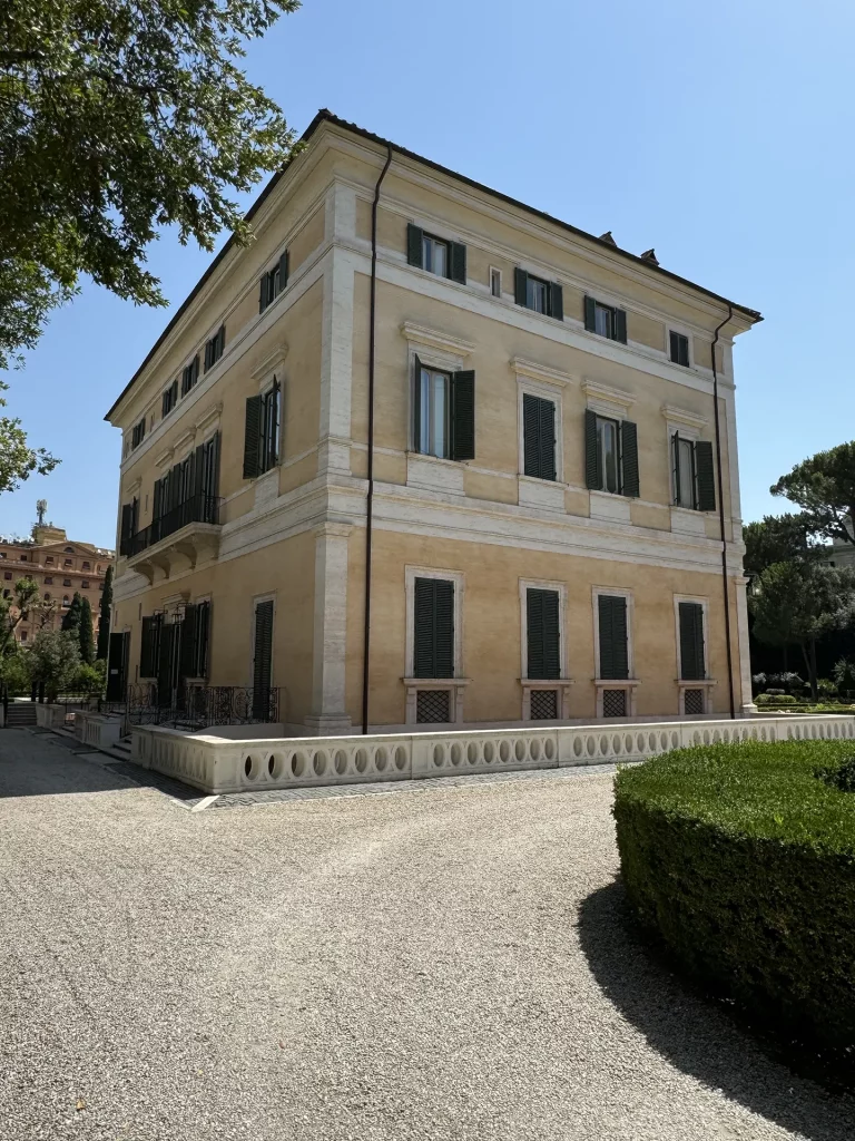 immagine per Foto 1: Esterno, Villa Bonaparte, sede dell’Ambasciata di Francia presso la Santa Sede, Roma Credits: Roberto Civetta