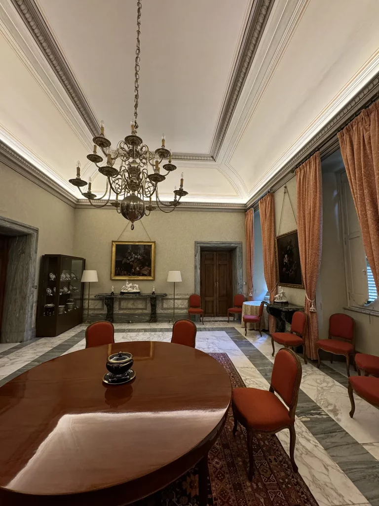 immagine per Foto 12: Sala da pranzo: quadreria scuola Charles Le Brun, Villa Bonaparte, sede dell’Ambasciata di Francia presso la Santa Sede, Roma Credits: Roberto Civetta
