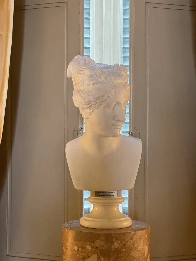 immagine per Foto 19: Busto principessa Paolina Borghese- copia del Canova, Villa Bonaparte, sede dell’Ambasciata di Francia presso la Santa Sede, Roma Credits: Roberto Civetta