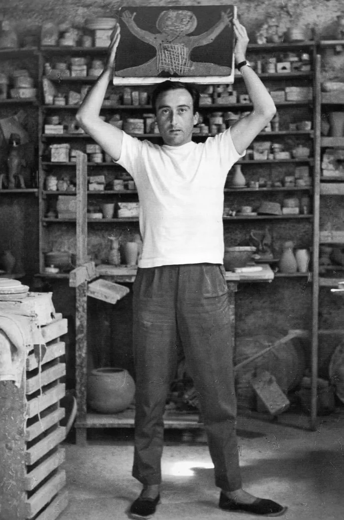 immagine per Enrico Baj, Albissola Marina, 1954, fabbrica Mazzotti Giuseppe Albisola (MGA) - Photo Henny Riemens. Courtesy Archivio Baj, Vergiate