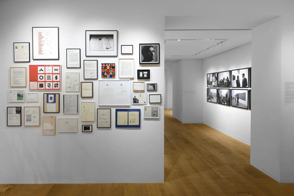 immagine per Alighiero Boetti. Cabinet de curiosités, installation view, Tornabuoni Arte Roma, 2024. Ph. Giorgio Benni, Courtesy Tornabuoni Arte; Archivio Alighiero Boetti