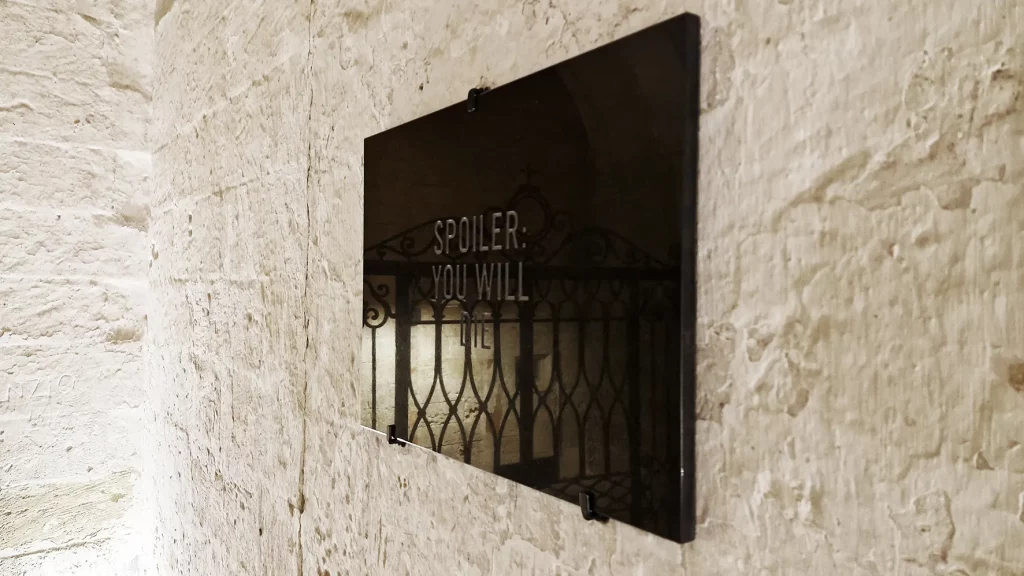 immagine per Marcello Mantegazza-Spoiler you will die_2016-2024_installazione a parete_lastra in pietra nobile incisa dimensioni 50x70 cm_© & courtesy Fondazione SoutHeritage