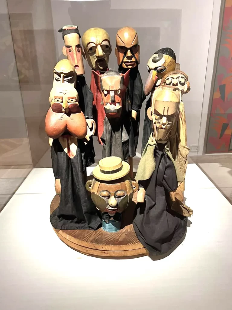 immagine per Enrico Prampolini, Dieci burattini futuristi, 1922, scultura rotante - collezione privata -dalla mostra Il Tempo del Futurismo -GNAM-C, Roma, 2024 -ph. Paolo Di Pasquale