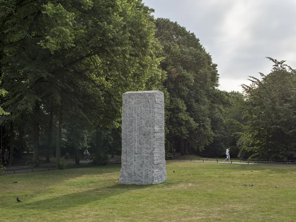 immagine per Lara Favaretto, Momentary Monument