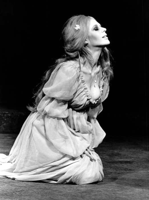immagine per Marianne Faithfull è Ofelia nell'Amleto a teatro, ca 1969