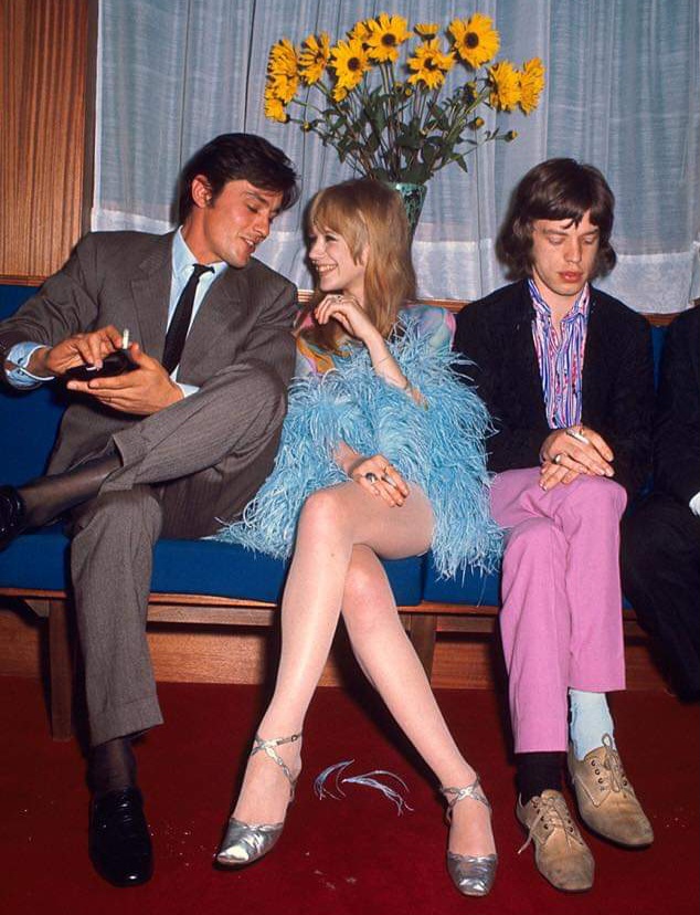 immagine per Marianne Faithfull tra Alain Delon e Mick Jagger.