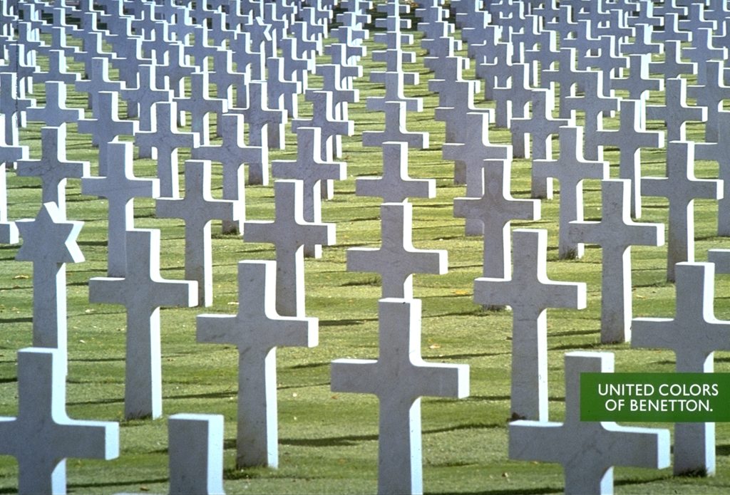 immagine per Oliviero Toscani - campagne United Colors of Benetton - Cimitero di guerra, 1991