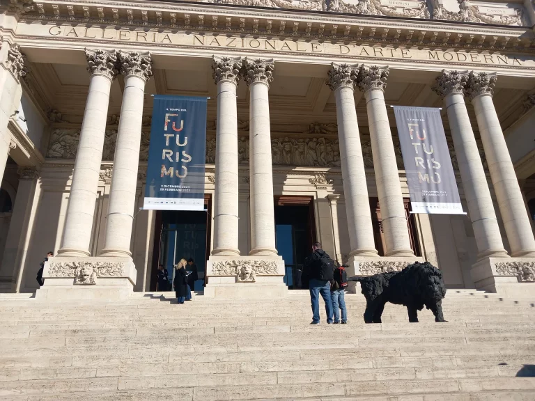 immagine per ingresso e banner esterno GNAM-C Roma 2024 -ph. Paolo Di Pasquale