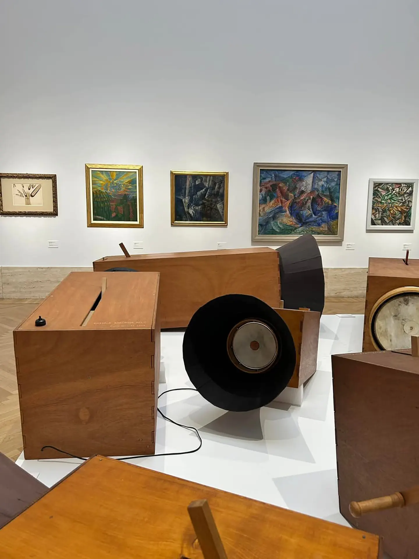 immagine per L'intonarumori ricostruito -dalla mostra Il Tempo del Futurismo -GNAM-C, Roma, 2024 -ph. Luca Barberini Boffi