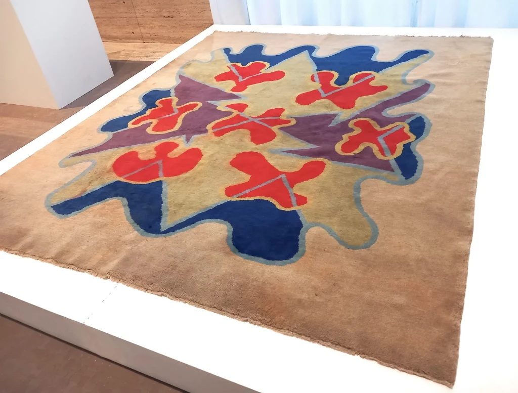 immagine per sala con Giacomo Balla, tappeto per sala verde, 1918 -da coll. privata -dalla mostra Il Tempo del Futurismo -GNAM-C, Roma, 2024 -ph Barbara Martusciello