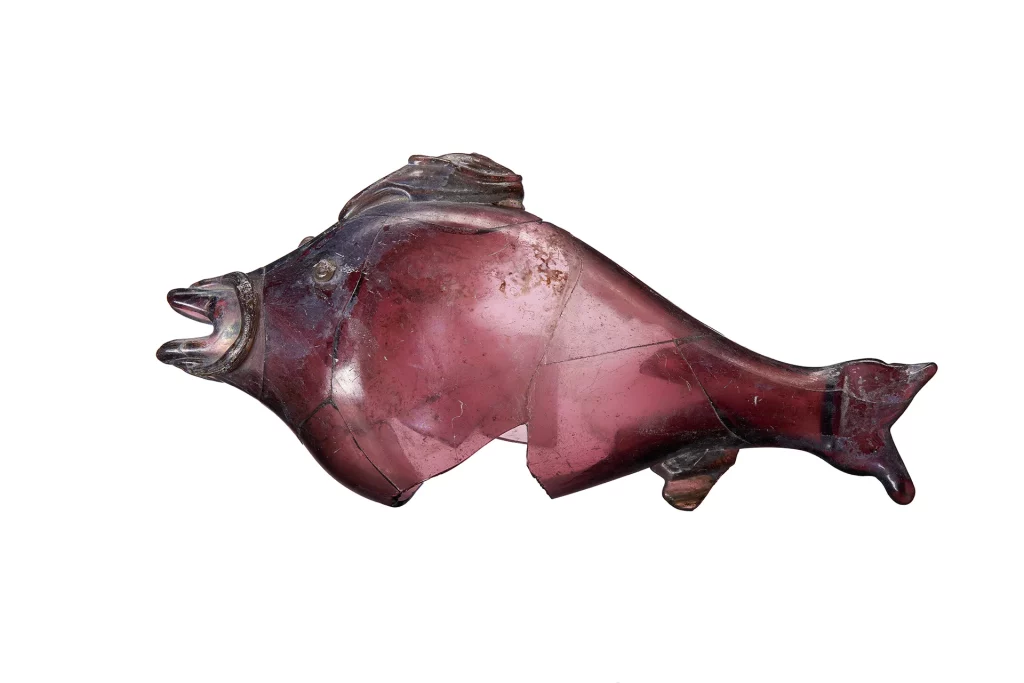 immagine per Recipiente in vetro soffiato a forma di pesce - IV sec. d.C. - da Amman