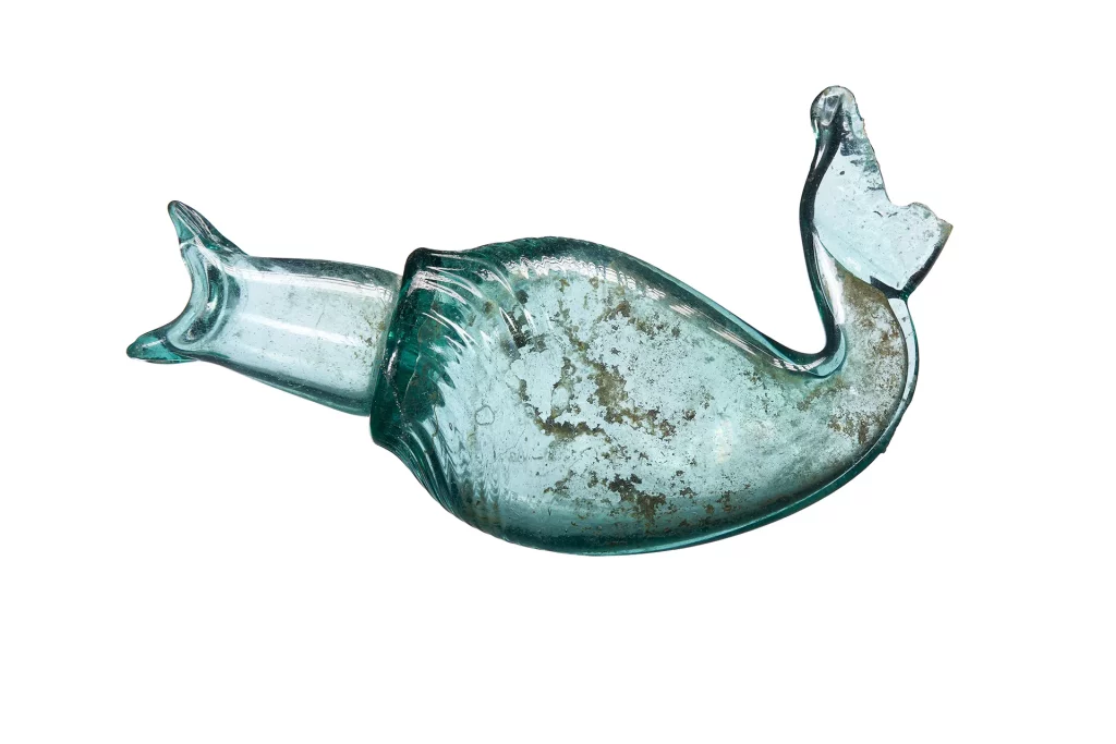 immagine per Recipiente in vetro soffiato a forma di pesce - VI sec. d.C. - da Khirbat Yajuz