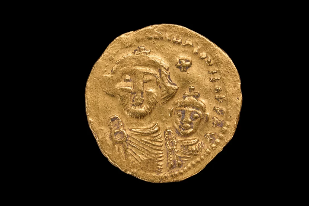 immagine per Solido Aureo di ambito bizantino raffigurante l'imperatore Eraclio I con il figlio - VII sec. d.C.