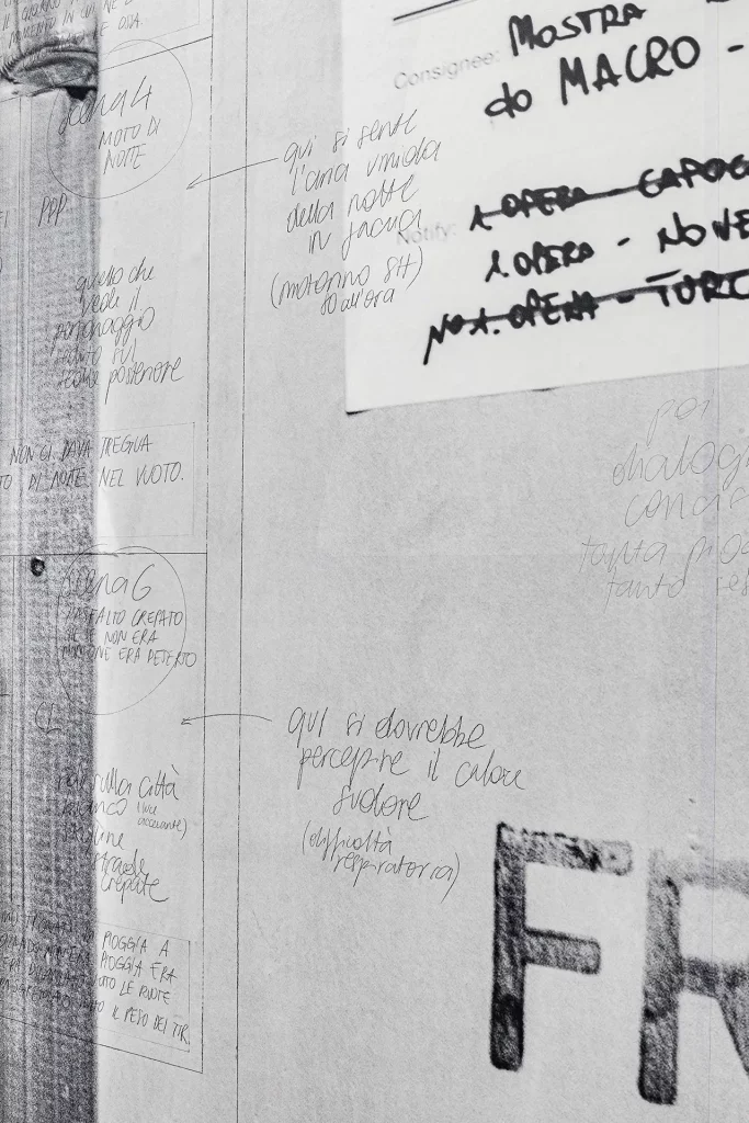 immagine per RETROFUTURO. Appunti per una collezione Museo per l’Immaginazione Preventiva, MACRO 2021 – 2024 Giulia Crispiani, Il futuro era ieri, 2020. Mixed media. Courtesy l’artista. Sulle pareti: Giovanna Silva, Catabasi, 2020. Stampa su pvc. Courtesy l’artista. Dettaglio. MACRO 2021.
Ph. Agnese Bedini e Melania Dalle Grave, DSL Studio.