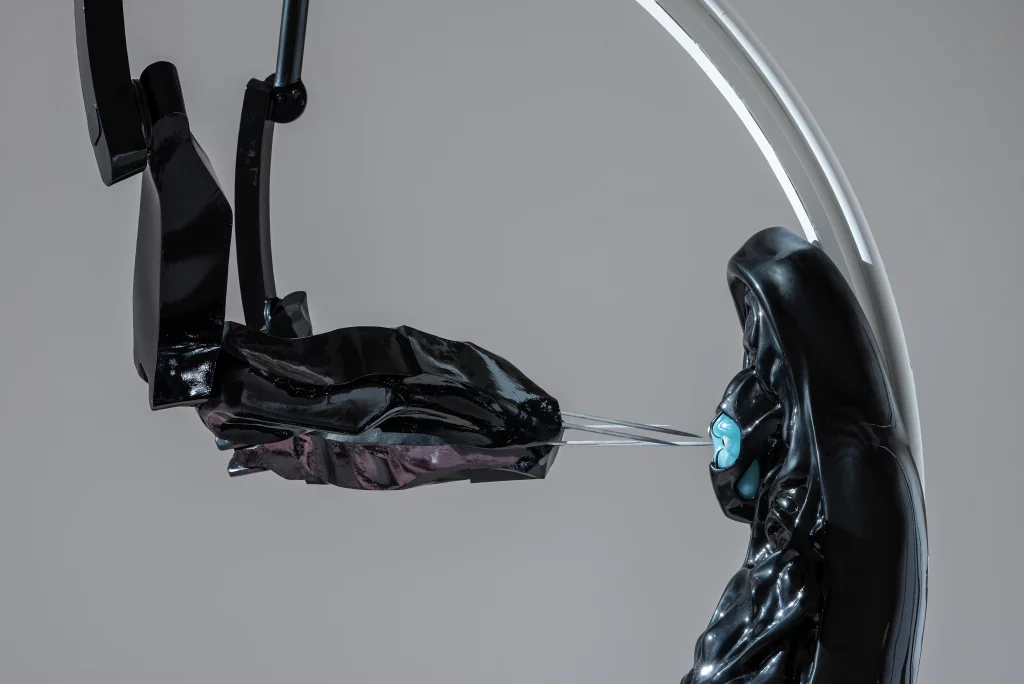 immagine per Agnes Questionmark Nexaris, 2024 Jesmonite, silicone, pittura acrilica, ferro e sound design Dimensioni: 900 cm x 480 cm x 640 cm di altezza Courtesy Associazione Culturale Dello Scompiglio Ph Leonardo Morfini