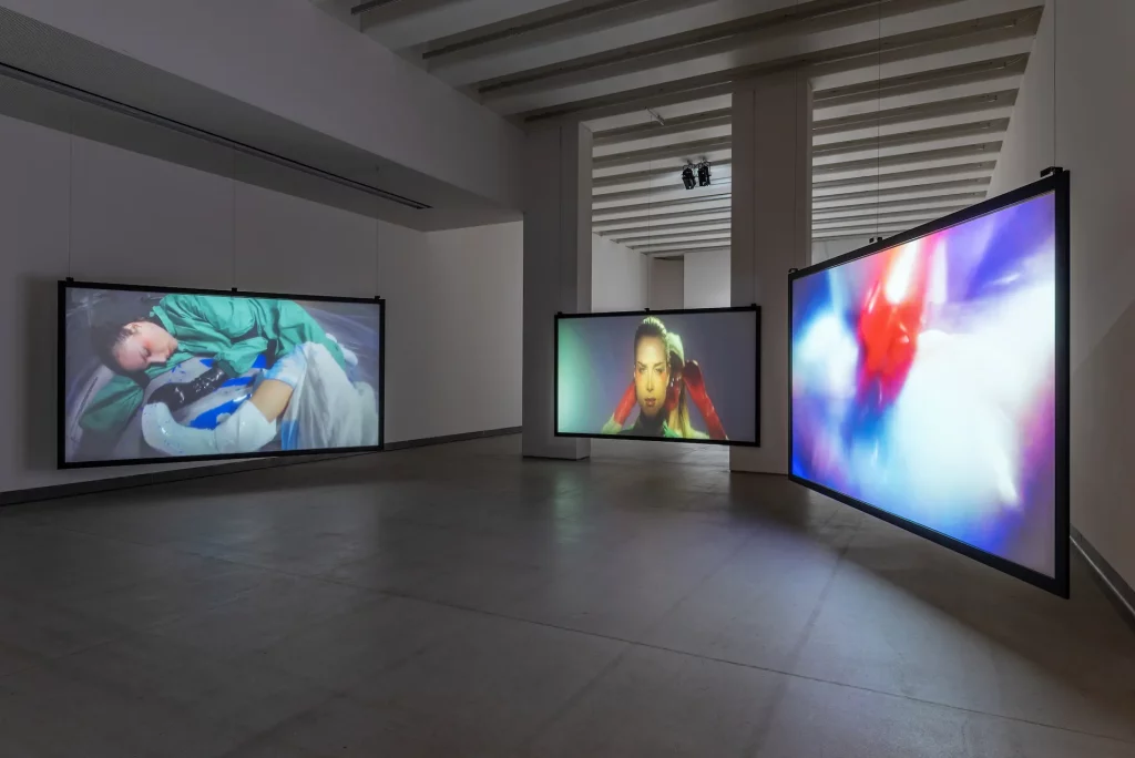 immagine per Agnes Questionmark Opera Medica, 2024 Video a 3 canali, 9’ Courtesy Associazione Culturale Dello Scompiglio Ph Leonardo Morfini