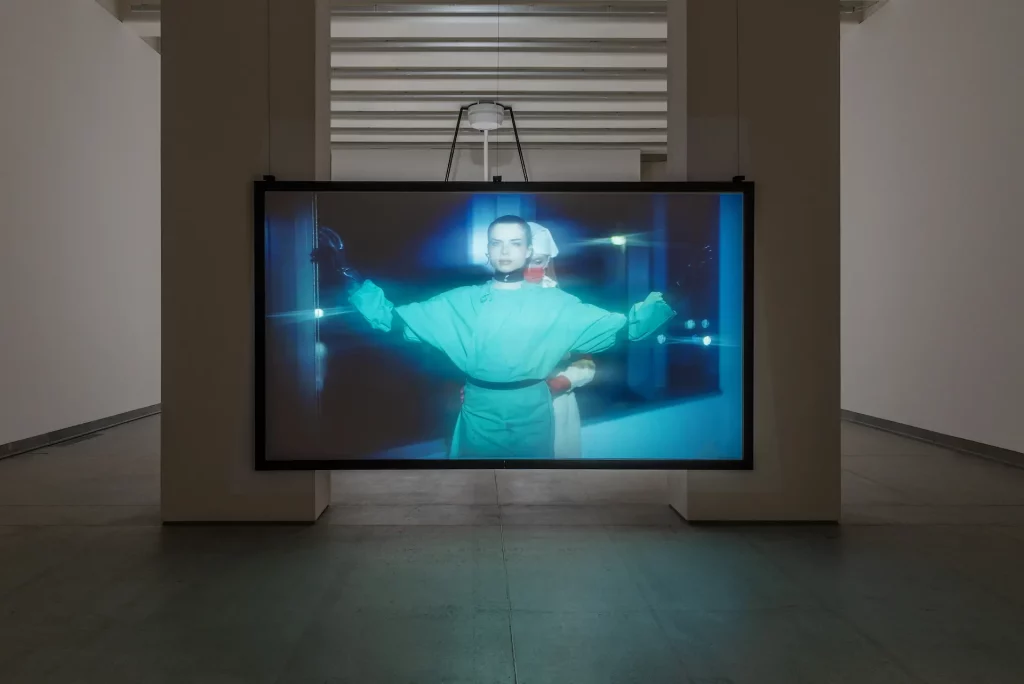 immagine per Agnes Questionmark Opera Medica, 2024 Video a 3 canali, 9’ Courtesy Associazione Culturale Dello Scompiglio Ph Leonardo Morfini
