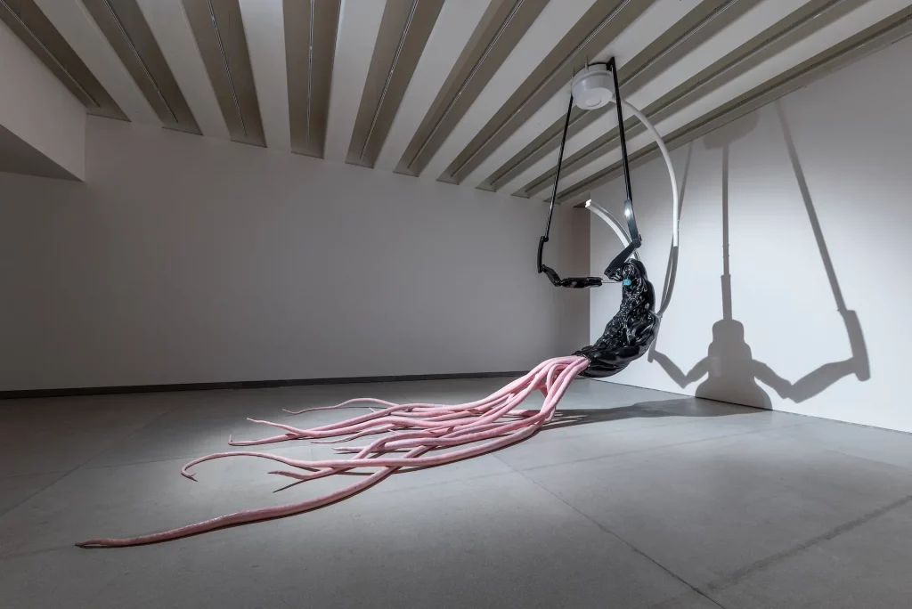 immagine per Agnes Questionmark Nexaris, 2024 Jesmonite, silicone, pittura acrilica, ferro e sound design Dimensioni: 900 cm x 480 cm x 640 cm di altezza Courtesy Associazione Culturale Dello Scompiglio Ph Leonardo Morfini