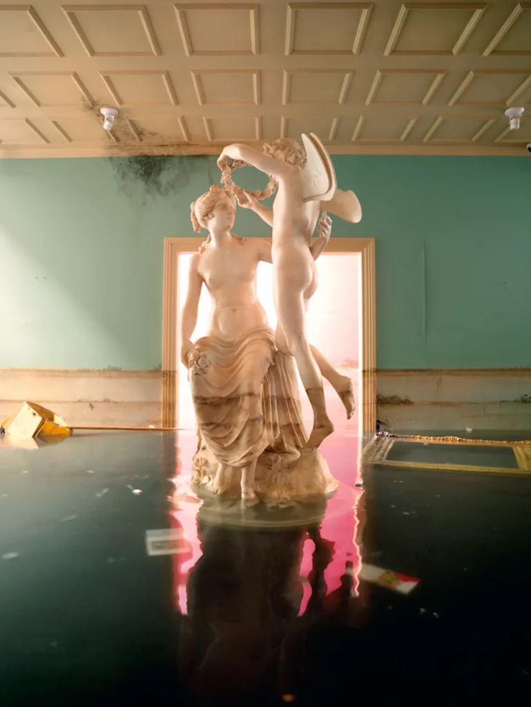 immagine per David LaChapelle, After the Deluge,Statue, Los Angeles, 2007-©David LaChapelle