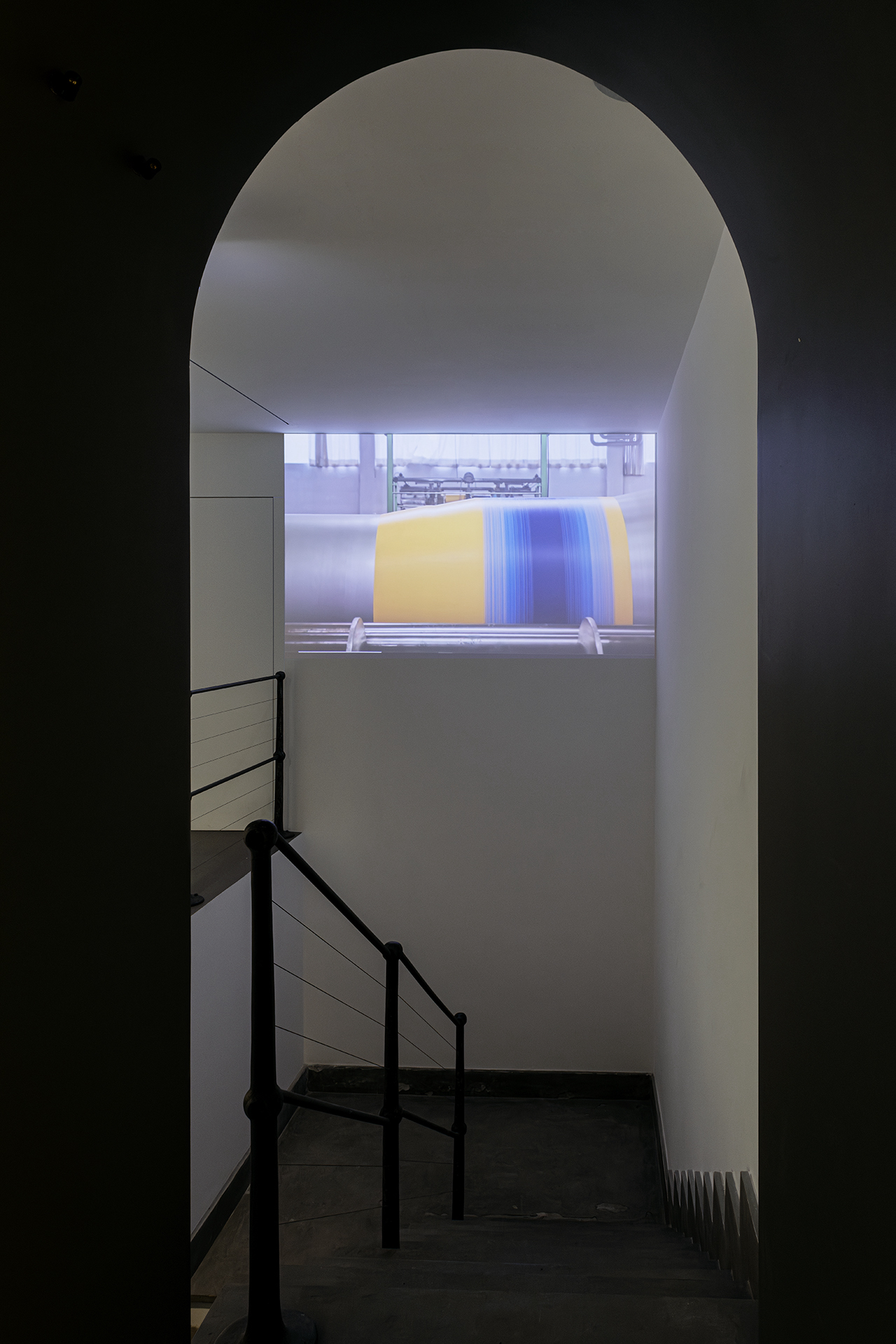immagine per Giovanni Termini, Tempo Imperfetto, 2016, proiezione video. Installation view La promessa del vuoto, Fondazione Pastificio Cerere 2025. Courtesy Fondazione Pastificio Cerere. Credits Carlo Romano.