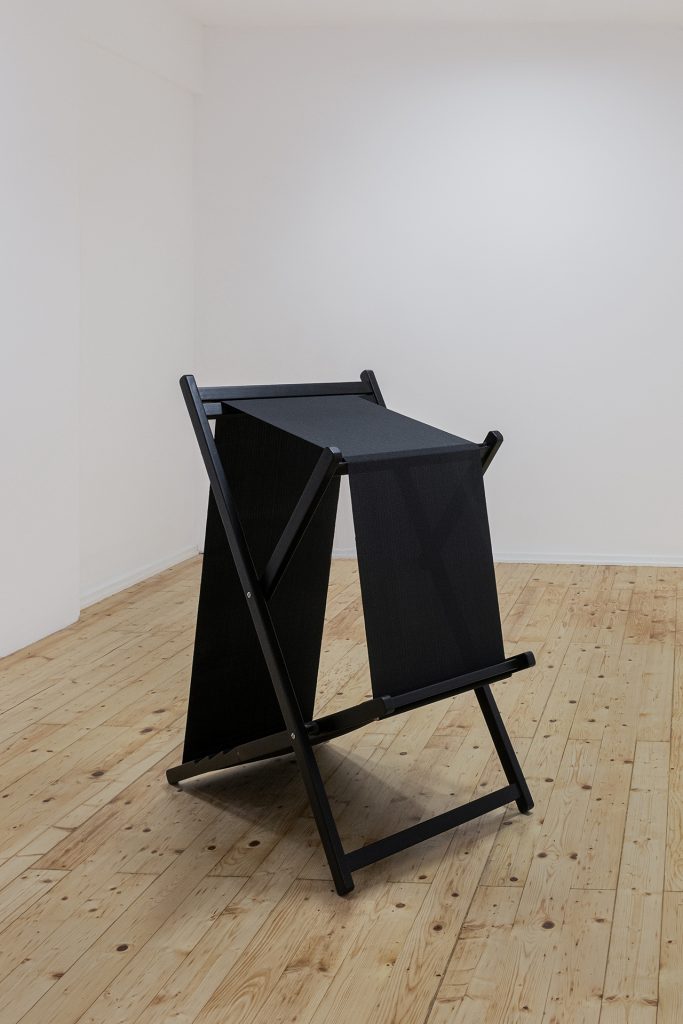 immagine per Giovanni Termini, Ipotesi, 2018 - 2020, legno verniciato e nylon, 115 x 100 x 60 cm. Installation view La promessa del vuoto, Fondazione Pastificio Cerere 2025. Courtesy Fondazione Pastificio Cerere. Cred