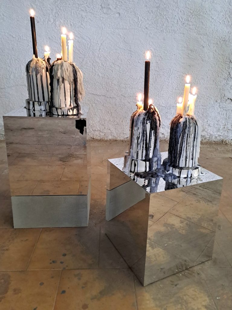 immagine per Caducité a cura di Valentina Rippa, nel capannone industriale Capnapoliest di Vera Vita Gioia a Napoli, gli artisti: Riccardo Albanese, Valeria Borrelli, Giulio Delvè, Luigi De Simone, Roberto di Alicudi, Massimiliano Pipolo, Lucia Schettino, Antonello Scotti